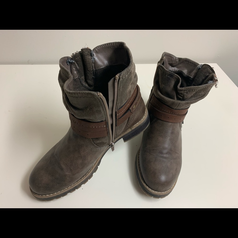 Muk Luk Ankle Boot - women size 8